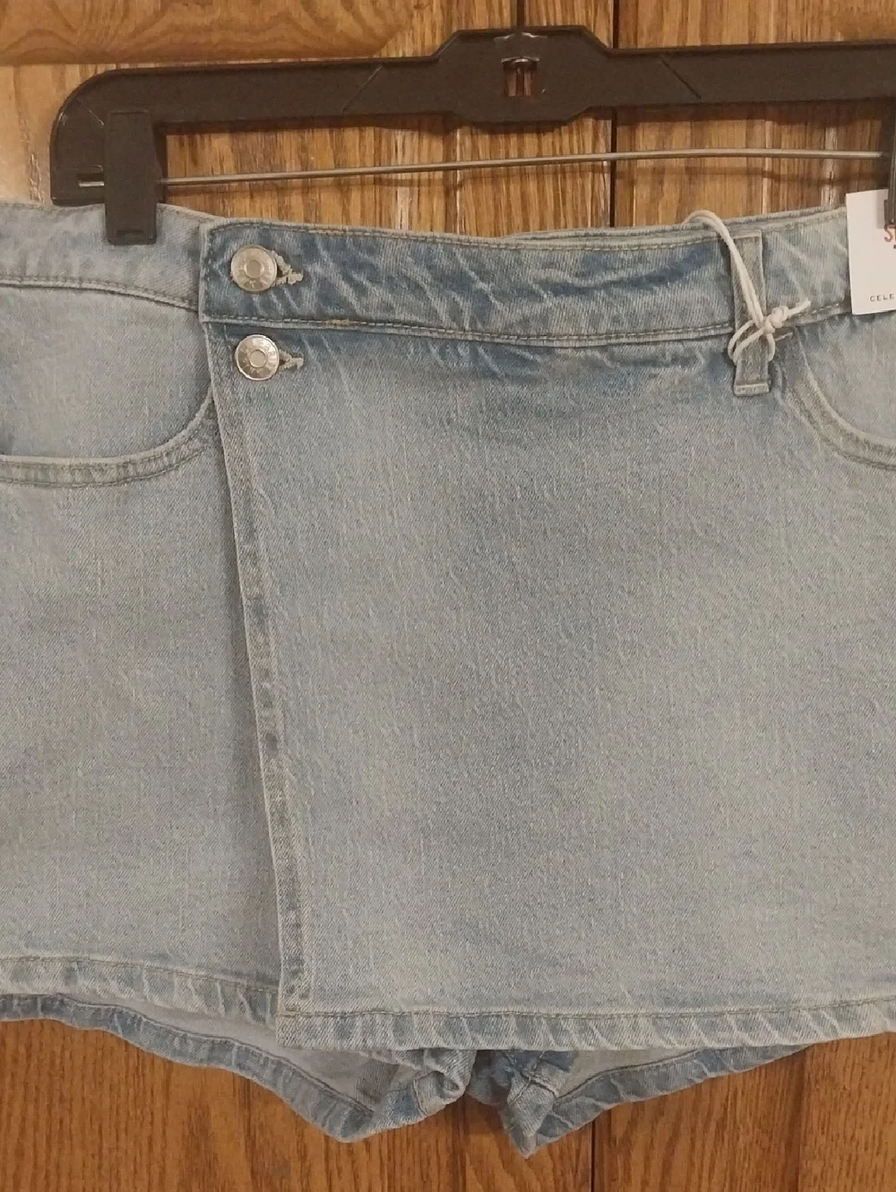 Celebrity Pink NWT Women's Wrap Denim Skort Size Large 11/13 Light Wash Y2K